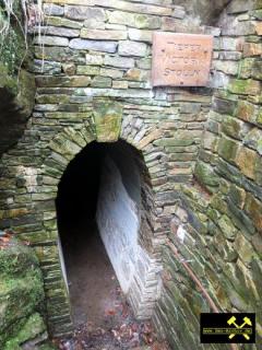 Tiefer Victoria Stollen am Burgfelsen Niederlauterstein, Revier Marienberg, Erzgebirge, Sachsen, (D) (1) 09. Januar 2015.JPG